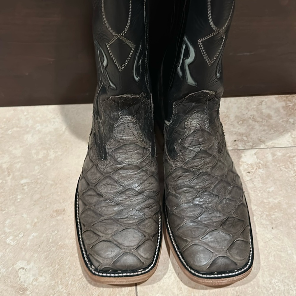 Men’s exotic boots size 9